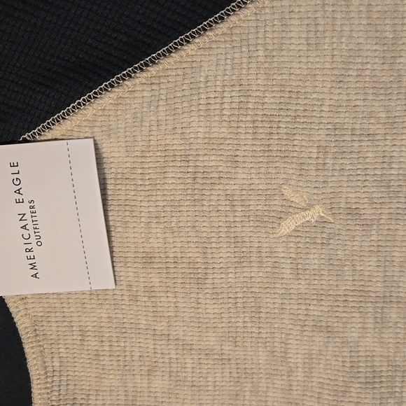 American Eagle Outfitters "Super Soft Standard Fit" Long-Sleeve Shirt (XS) - Picture 3 of 5